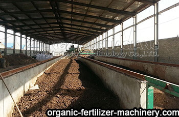 turning machine for chicken manure fermentation