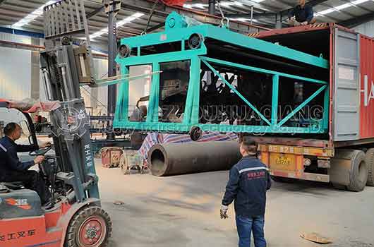 Chile compost turning machine container loading in Huaqiang factory