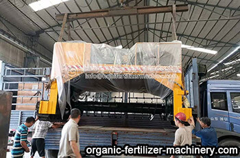 Walking organic fertilizer turner machine sold to Estonia