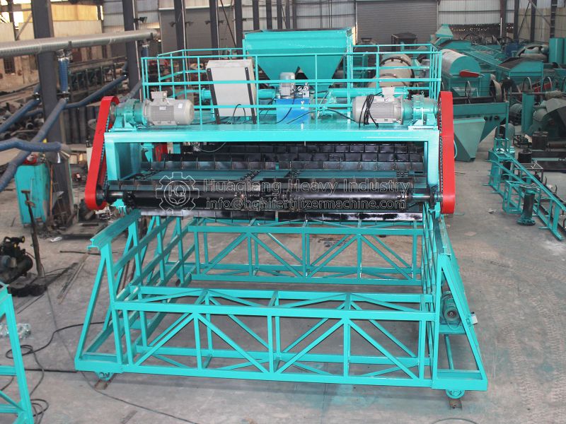 Chain-type compost turner
