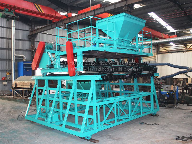 Chain-type compost turner