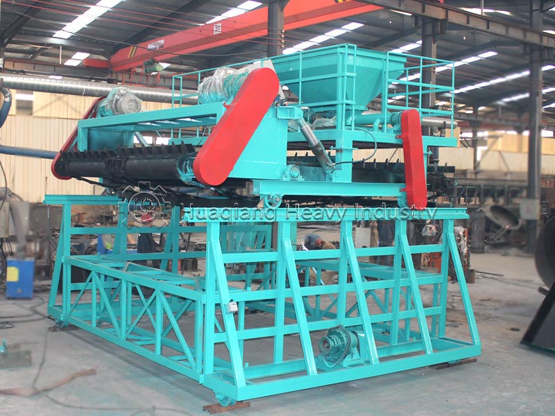 Chain-type compost turner